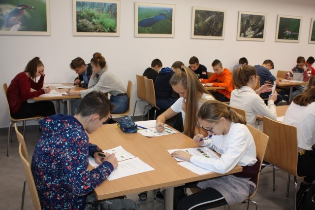 Uczestnicy w czasie pisania testu