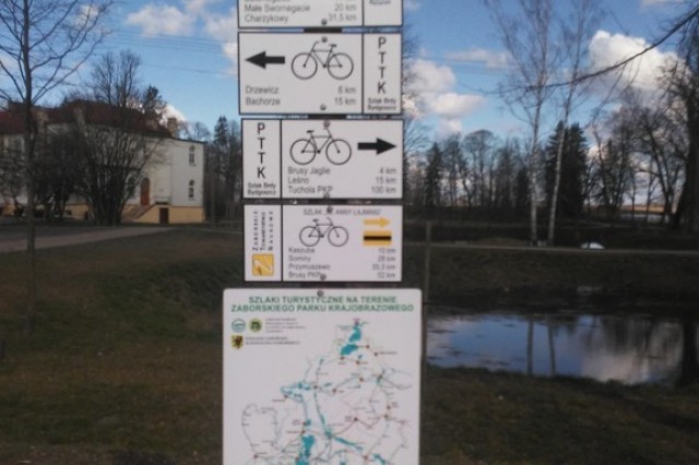 Węzły integrują sieć szlaków turystycznych na terenie Zaborskiego Parku Krajobrazowego, w tym szlaki rowerowe Kaszubskiej Marszruty, PTTK i Zaborskiego Towarzystwa Naukowego z Brus