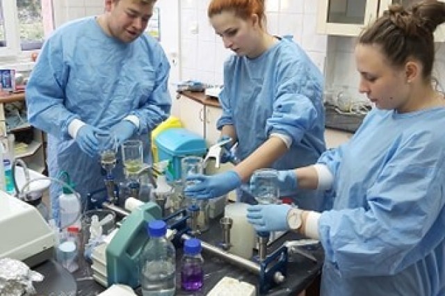 Badania laboratoryjne w Błękitnej Szkole