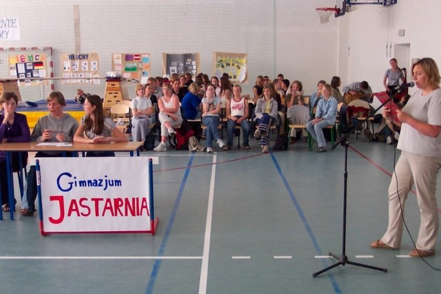 2003 r., akcja edukacyjna „Gimnazjada” pod kieruniem Katarzyny Strumnik, ówczesnego kierownika Błękitnej Szkoły